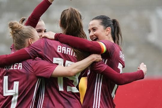 Jule Brand (M) erzielte gegen Australien ihr erstes Länderspieltor.