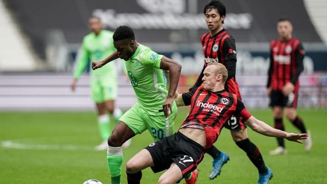 Zeigte bei der Wolfsburger Niederlage in Frankfurt einen starken Auftritt: Ridle Baku (l). Zeigte bei der Wolfsburger Niederlage in Frankfurt einen starken Auftritt: Ridle Baku (l).