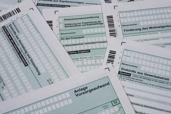 Steuerformulare (Symbolbild): Viele Deutsche halten Steuererhöhungen für richtig.