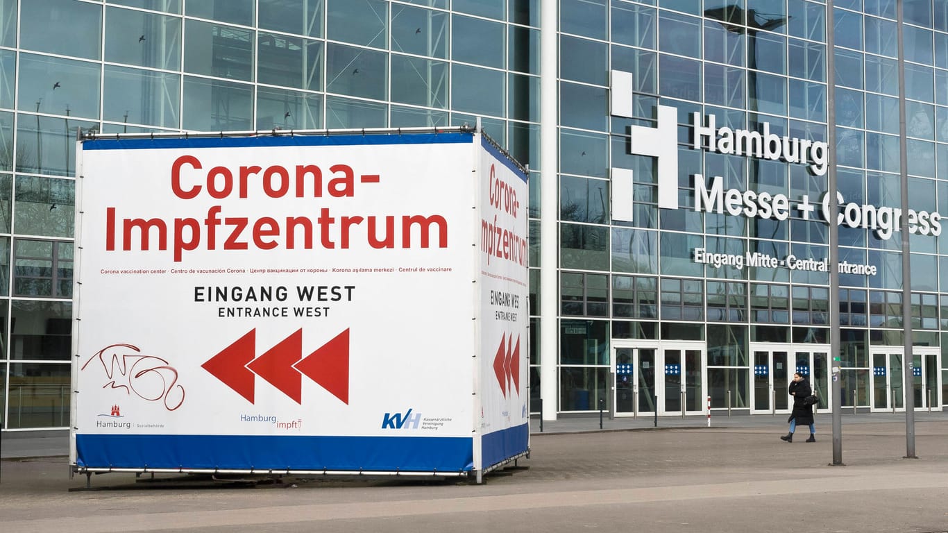 Corona-Impfzentrum in der Messe Hamburg: In der Hansestadt können sich nun auch 70-Jährige impfen lassen.