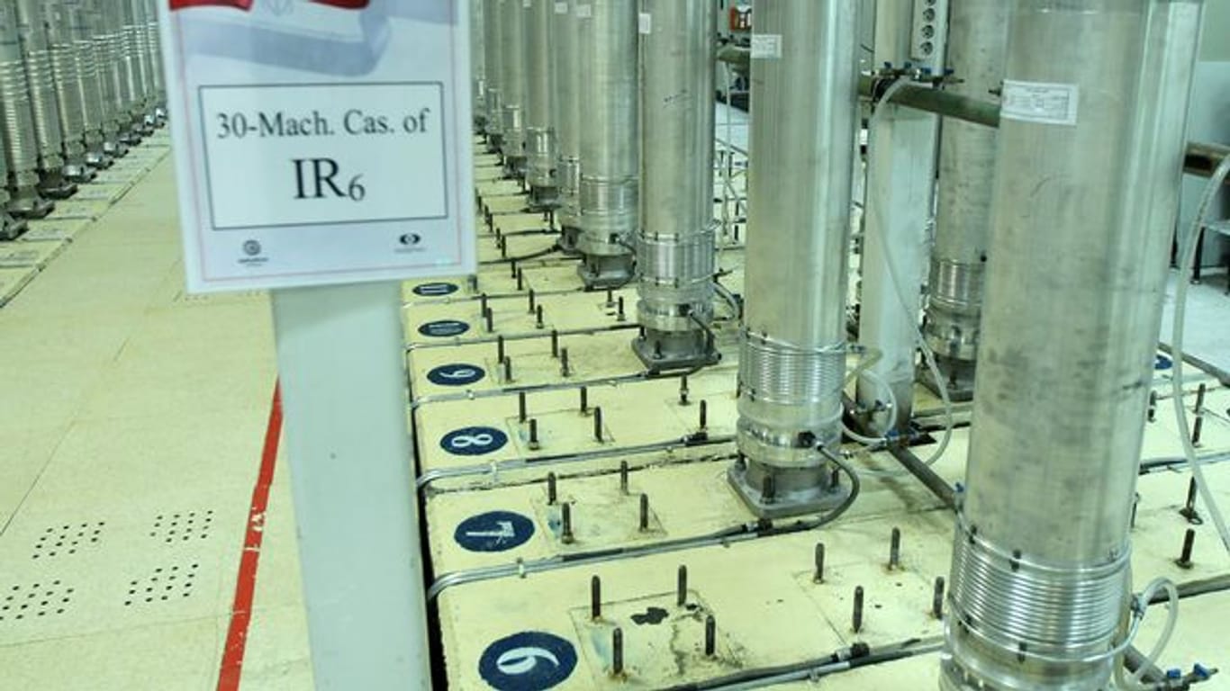 Dieses von der iranischen Atomorganisation (AEOI) veröffentlichte Bild zeigt Zentrifugen in der Urananreicherungsanlage Natans.