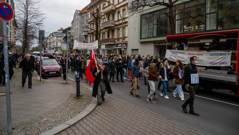 Demonstration in Berlin-Spandau (Symbolbild): Am Wochenende waren viele Demonstranten auf den Straßen Berlins protestieren.