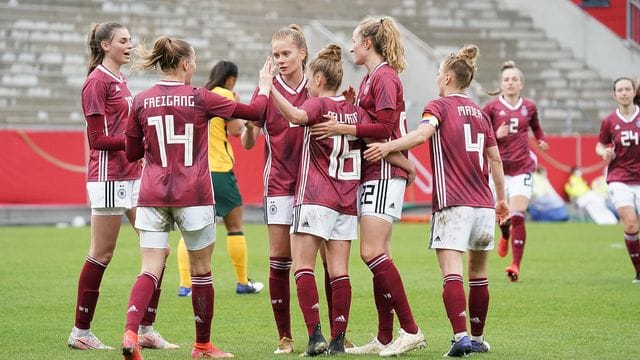 Der Sieg über Australien wurde wegen der Corona-Herausforderung zu einem Nebenaspekt für die DFB-Frauen. Der Sieg über Australien wurde wegen der Corona-Herausforderung zu einem Nebenaspekt für die DFB-Frauen.