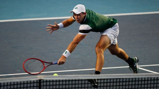 Hat sich für das Masters-Tennisturnier in Monte Carlo qualifiziert: Dominik Koepfer in Aktion. Hat sich für das Masters-Tennisturnier in Monte Carlo qualifiziert: Dominik Koepfer in Aktion.