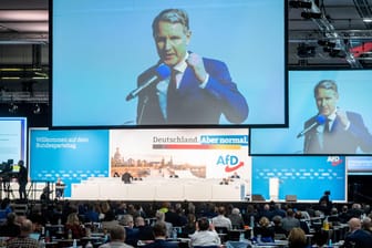 Björn Höcke spricht in der Dresdener Messehalle beim Bundesparteitag der AfD: Er will ein "politisches Zeichen" setzen.