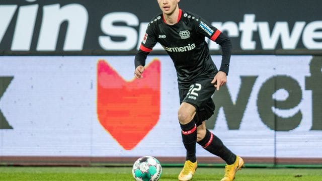 Bayers Linksverteidiger Daley Sinkgraven hat seinen Muskelfaserriss überwunden und drängt zurück in die Anfangsformation. Bayers Linksverteidiger Daley Sinkgraven hat seinen Muskelfaserriss überwunden und drängt zurück in die Anfangsformation.