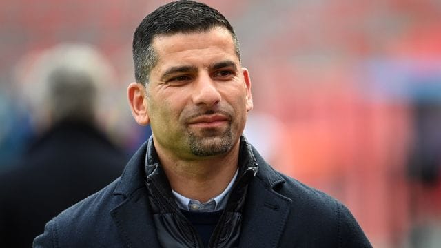 Schalkes Trainer Dimitrios Grammozis stellt sich vor dem Spiel den Fragen der Journalisten. Schalkes Trainer Dimitrios Grammozis stellt sich vor dem Spiel den Fragen der Journalisten.