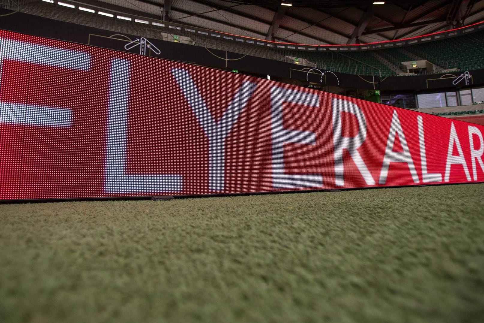 Flyeralarm: Das Unternehmen sponsert den DFB seit Jahren.
