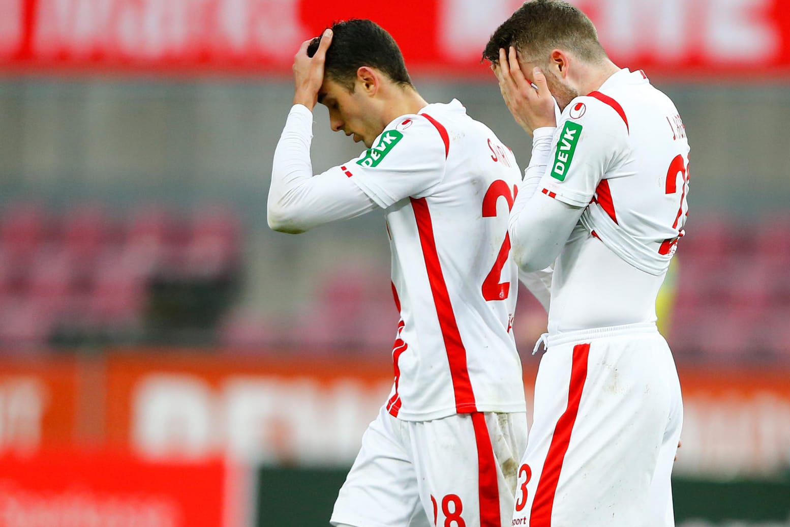 Enttäuscht: Kölns Skhiri (l.) und Horn nach dem 2:3 gegen Mainz.