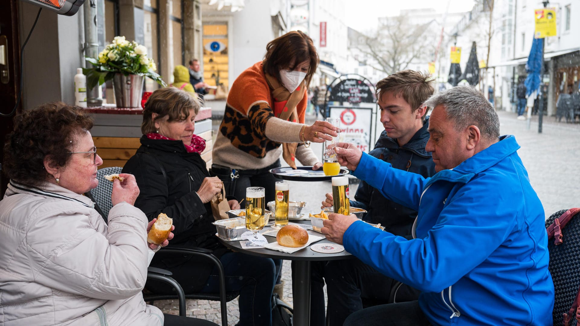 Saarland als Modellprojekt: Die Corona-Ampel im Bundesland ist von "Grün" auf "Gelb" gesprungen.