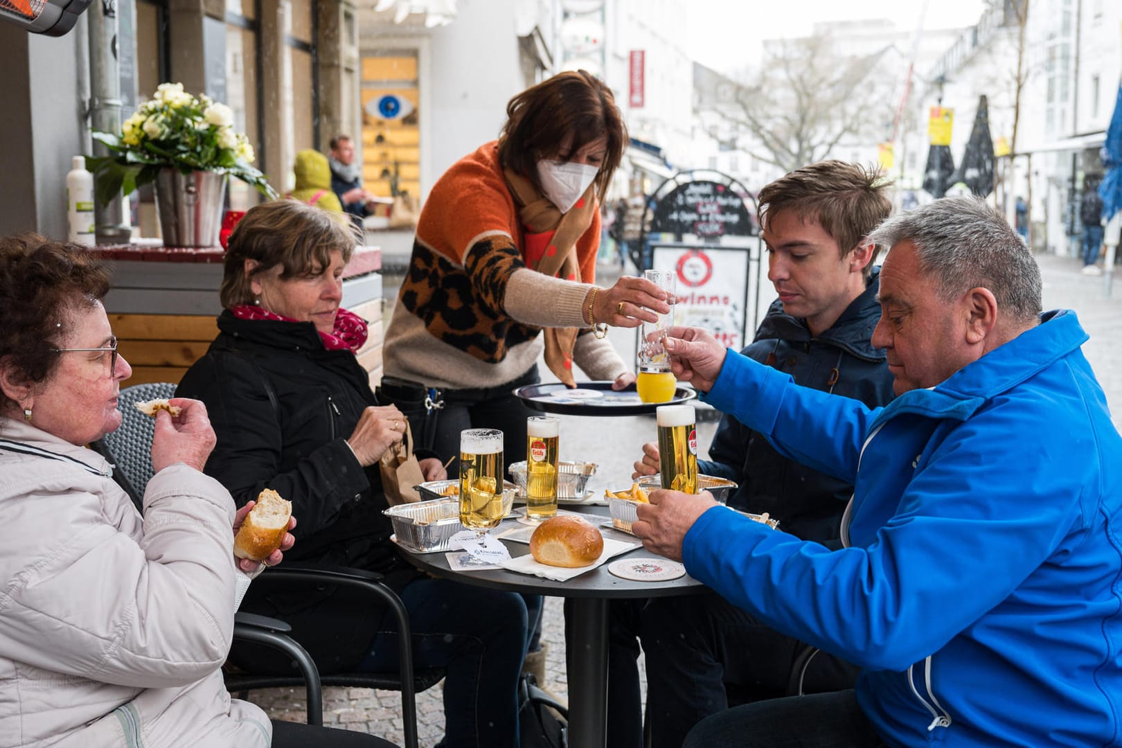 Saarland als Modellprojekt: Die Corona-Ampel im Bundesland ist von "Grün" auf "Gelb" gesprungen.
