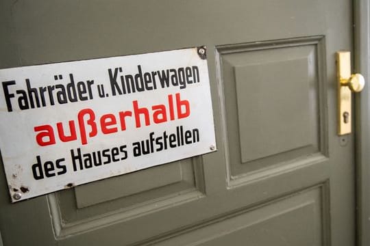 Regeln im Mietshaus: Mieter sollten ihre Fahrräder nicht im Treppenhaus abstellen.