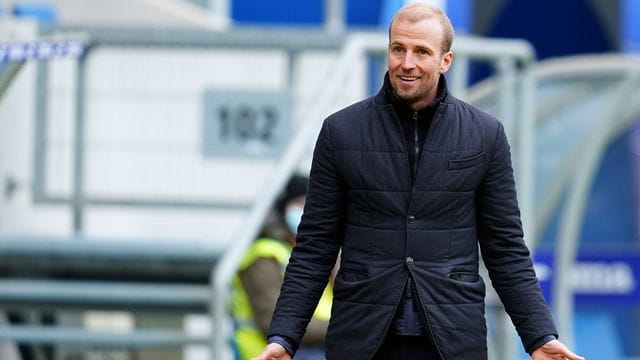 Trainer Sebastian Hoeneß trifft mit der TSG 1899 Hoffenheim zum Abschluß des 28. Trainer Sebastian Hoeneß trifft mit der TSG 1899 Hoffenheim zum Abschluß des 28.