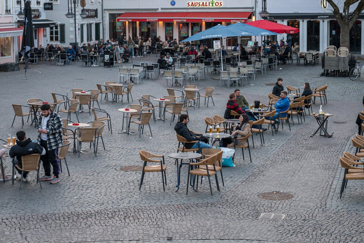 Außengastronomie in Saarbrücken: Dort ist im Rahmen eines Modellprojekts eingeschränkt wieder geöffnet.