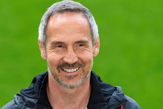 Adi Hütter: Eintrachts Trainer soll eine Ausstiegsklausel haben und Nachfolger von Marco Rose bei Gladbach werden.