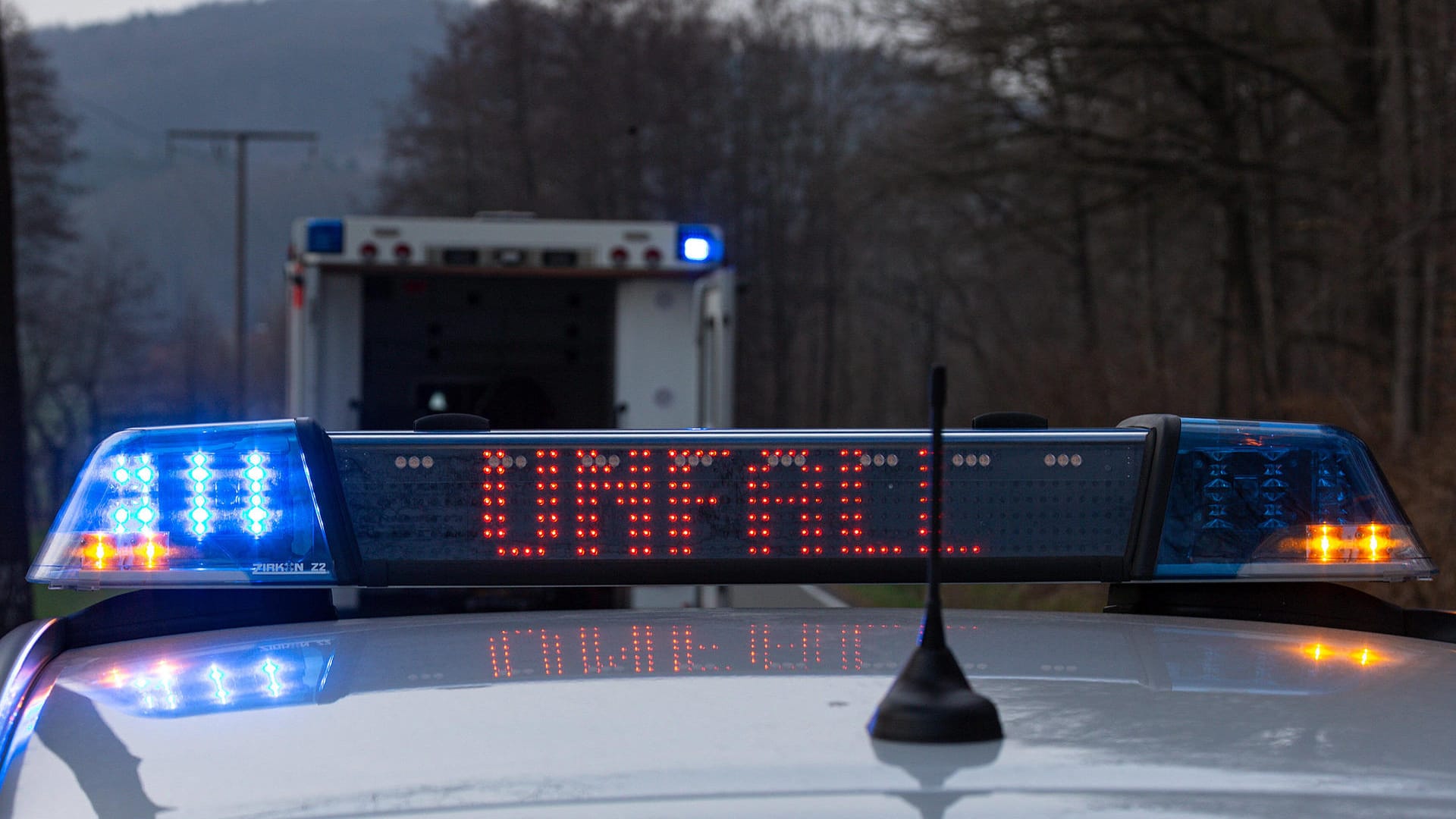 Unfall in Hessen: Eine Frau kam nach einer Kollision ums Leben. (Symbolbild) Unfall in Hessen: Eine Frau kam nach einer Kollision ums Leben. (Symbolbild)