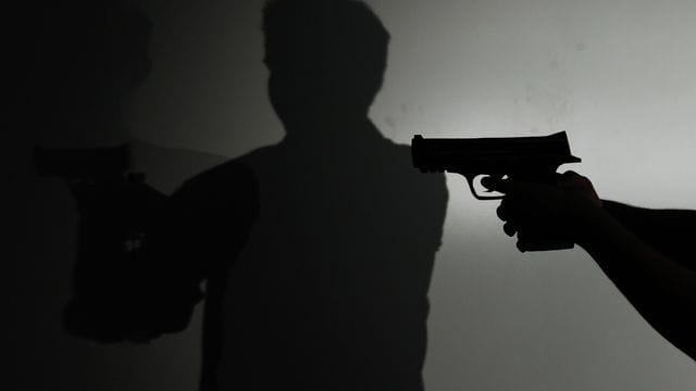 Laut Europol war die Bedrohung der EU und ihrer Bürger durch das organisierte Verbrechen noch nie so groß wie jetzt. Laut Europol war die Bedrohung der EU und ihrer Bürger durch das organisierte Verbrechen noch nie so groß wie jetzt.