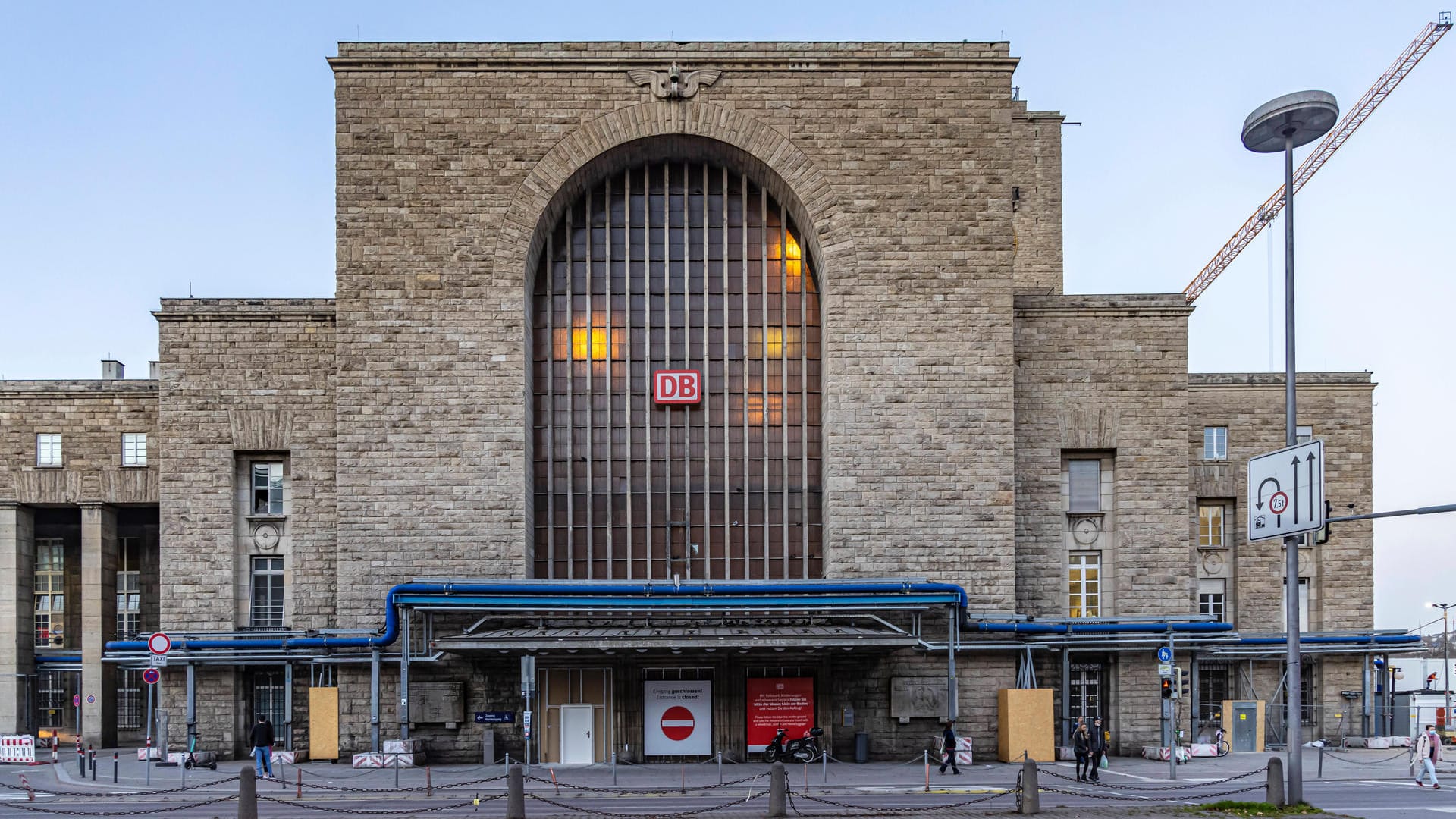 Der Hauptbahnhof Stuttgart (Archivbild): Hier soll die Frau versucht haben, ein fremdes Kind an sich zu nehmen. Der Hauptbahnhof Stuttgart (Archivbild): Hier soll die Frau versucht haben, ein fremdes Kind an sich zu nehmen.