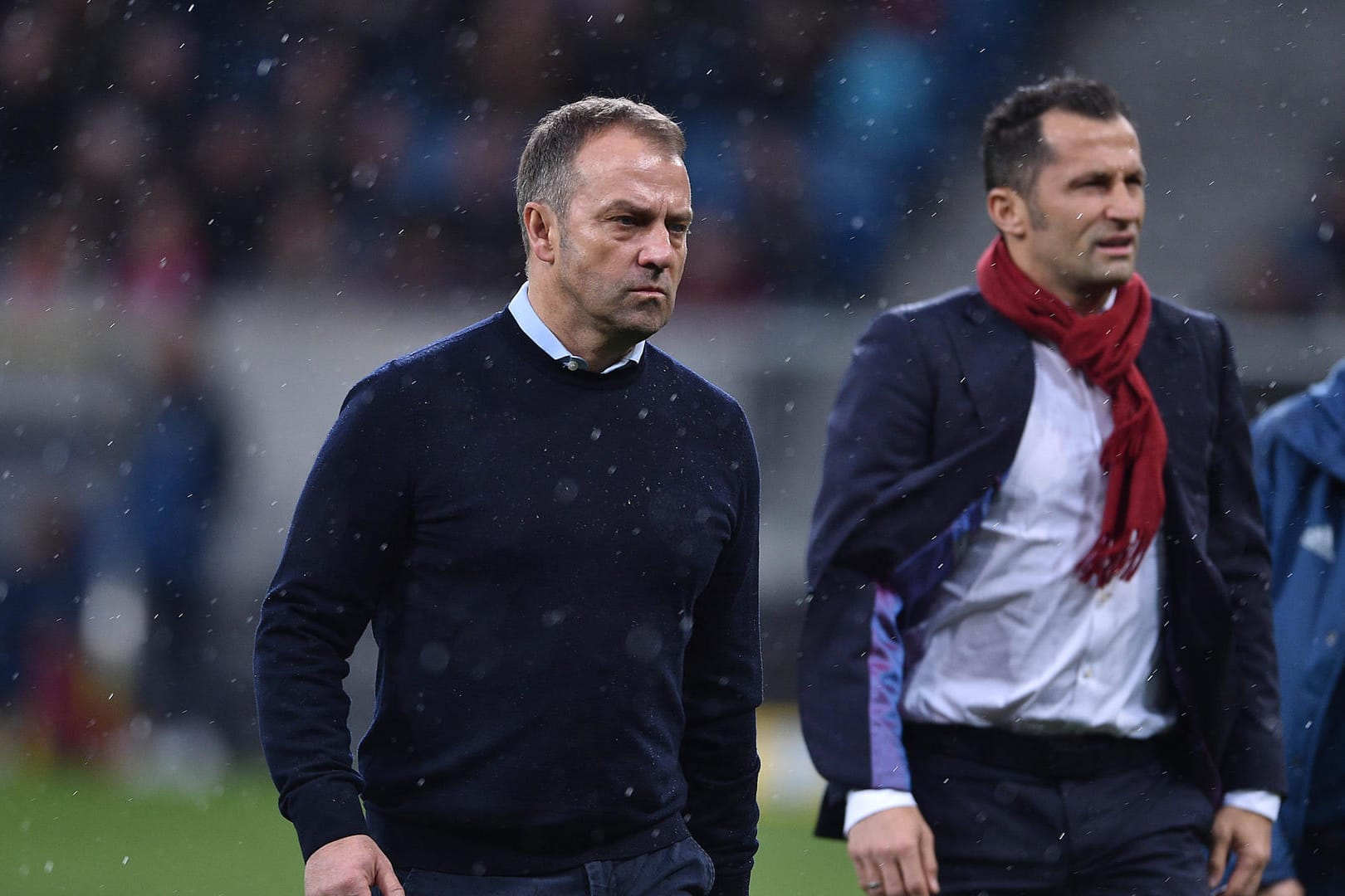 Hansi Flick (l.) und Hasan Salihamidzic: Leserinnen und Leser äußern sich zum Zoff beim FC Bayern.