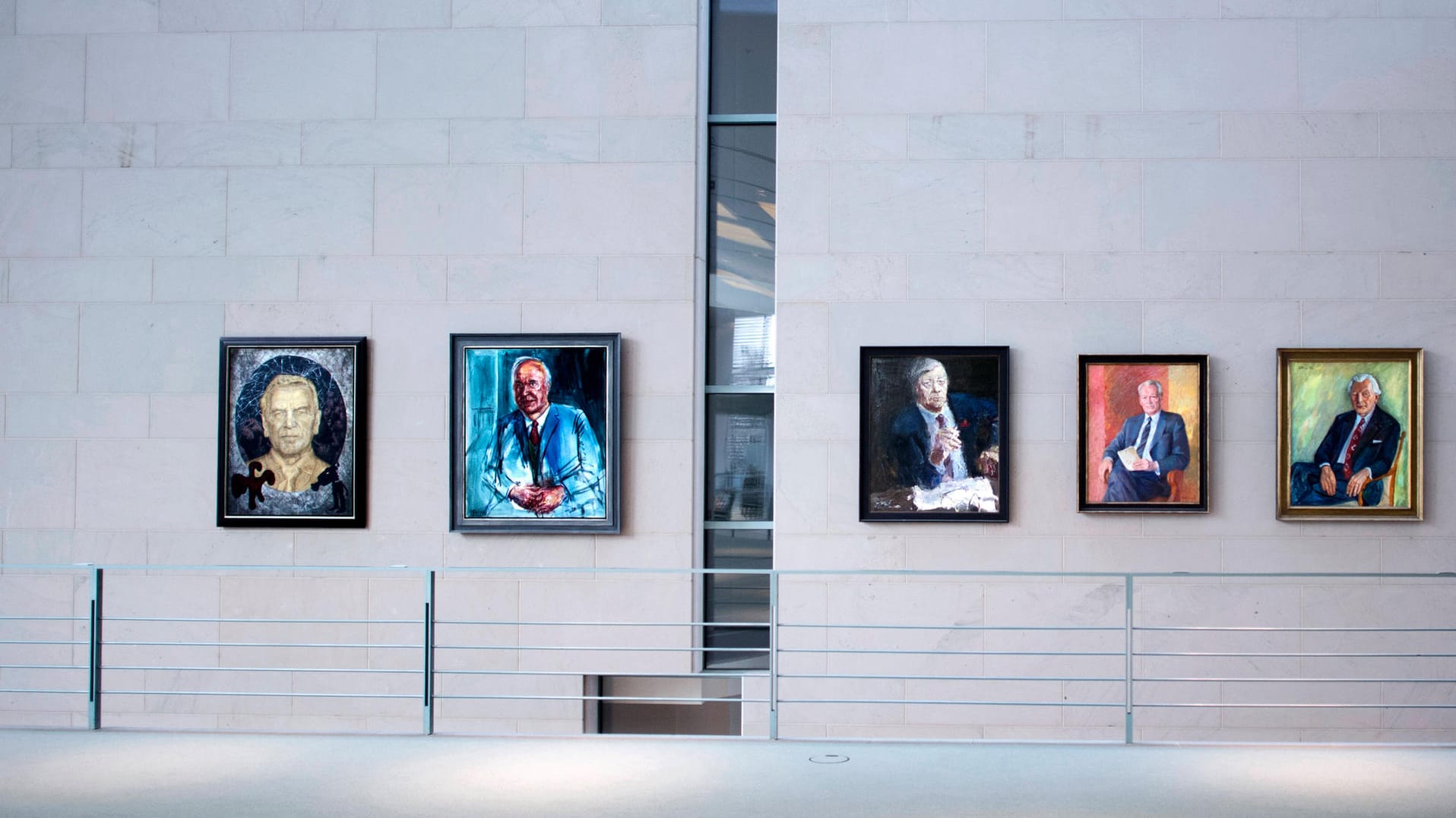 Da sind sie alle versammelt: Kanzlergalerie im Kanzleramt.