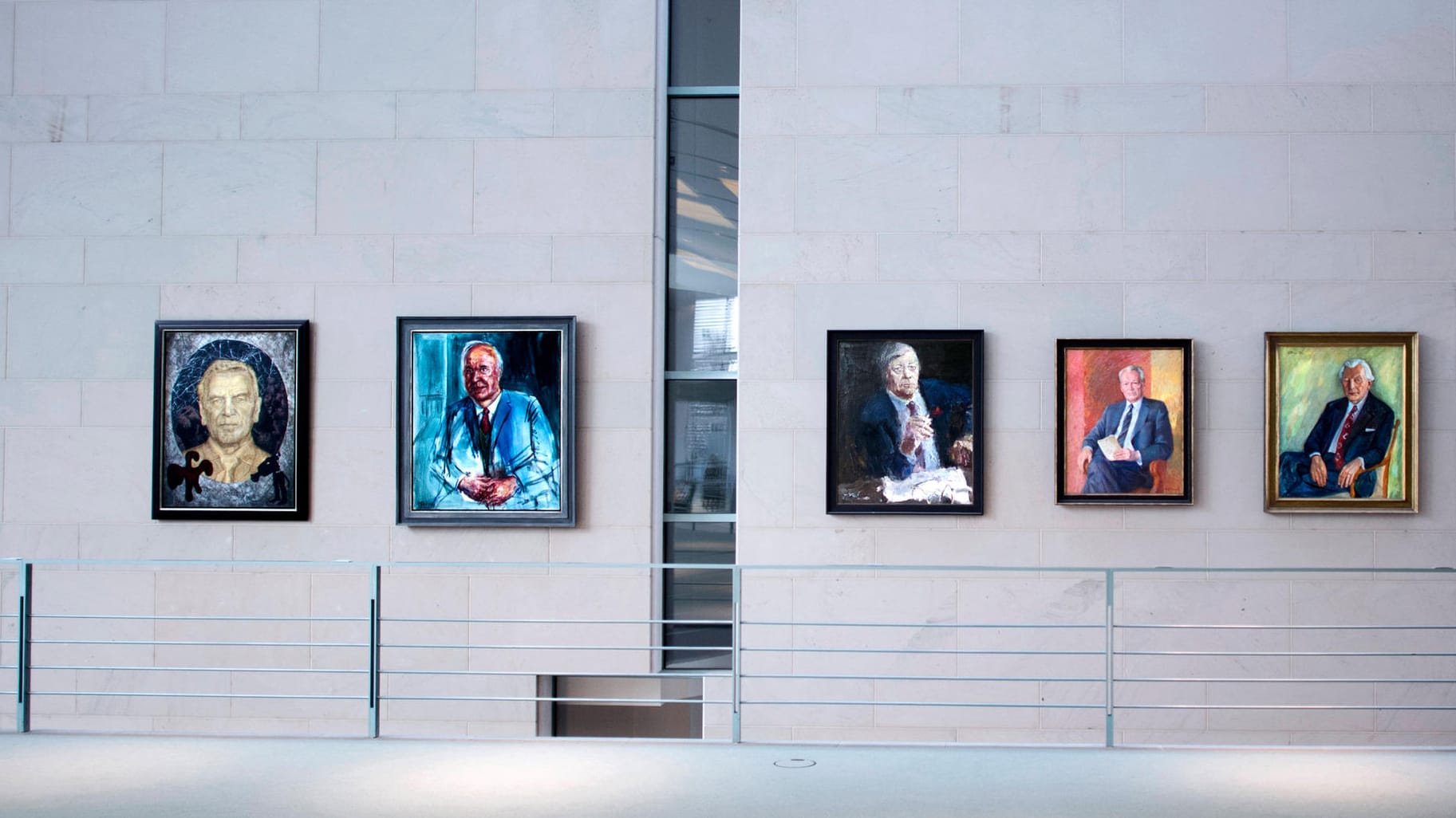 Da sind sie alle versammelt: Kanzlergalerie im Kanzleramt.