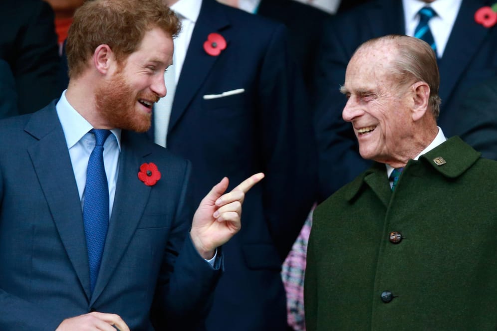 Prinz Harry und Prinz Philip im Oktober 2015: Der Herzog von Sussex hat ein Statement zum Tod seines Großvaters geteilt.