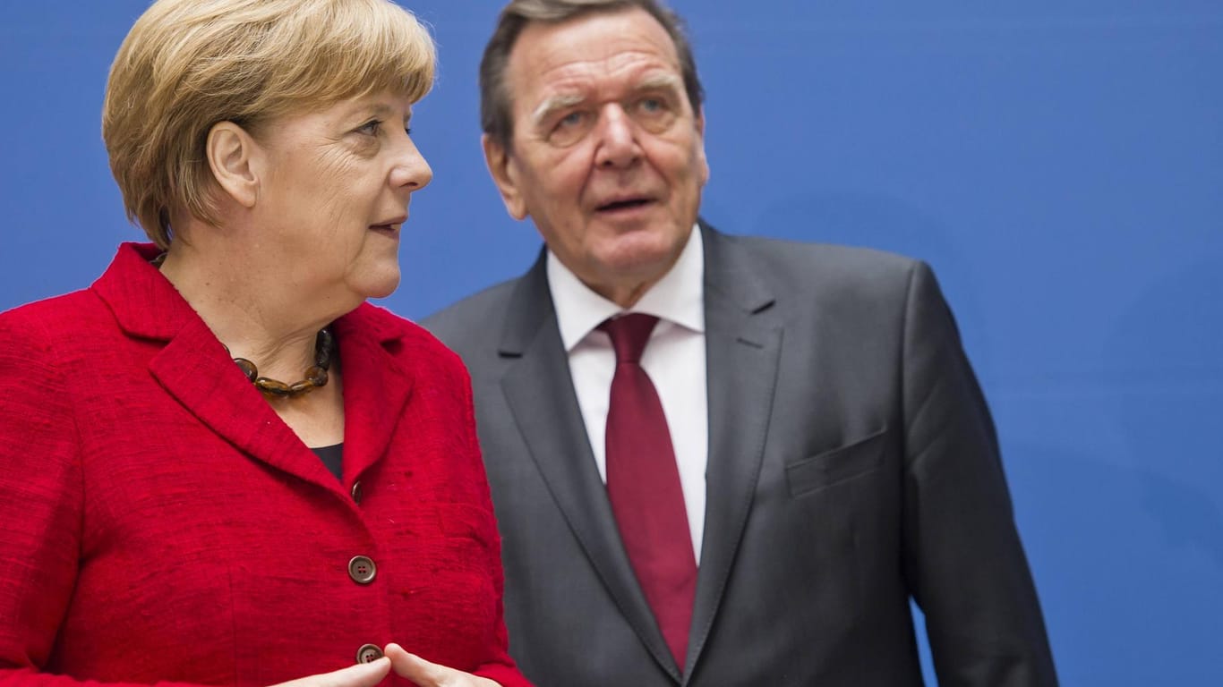 Die Kanzlerin und ihr Vorgänger: Angela Merkel und Gerhard Schröder.