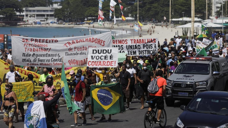 Proteste gegen Corona-Maßnahmen in Rio de Janeiro: Die Stadt hatte vor Ostern eigenmächtig einen Lockdown verhängt.