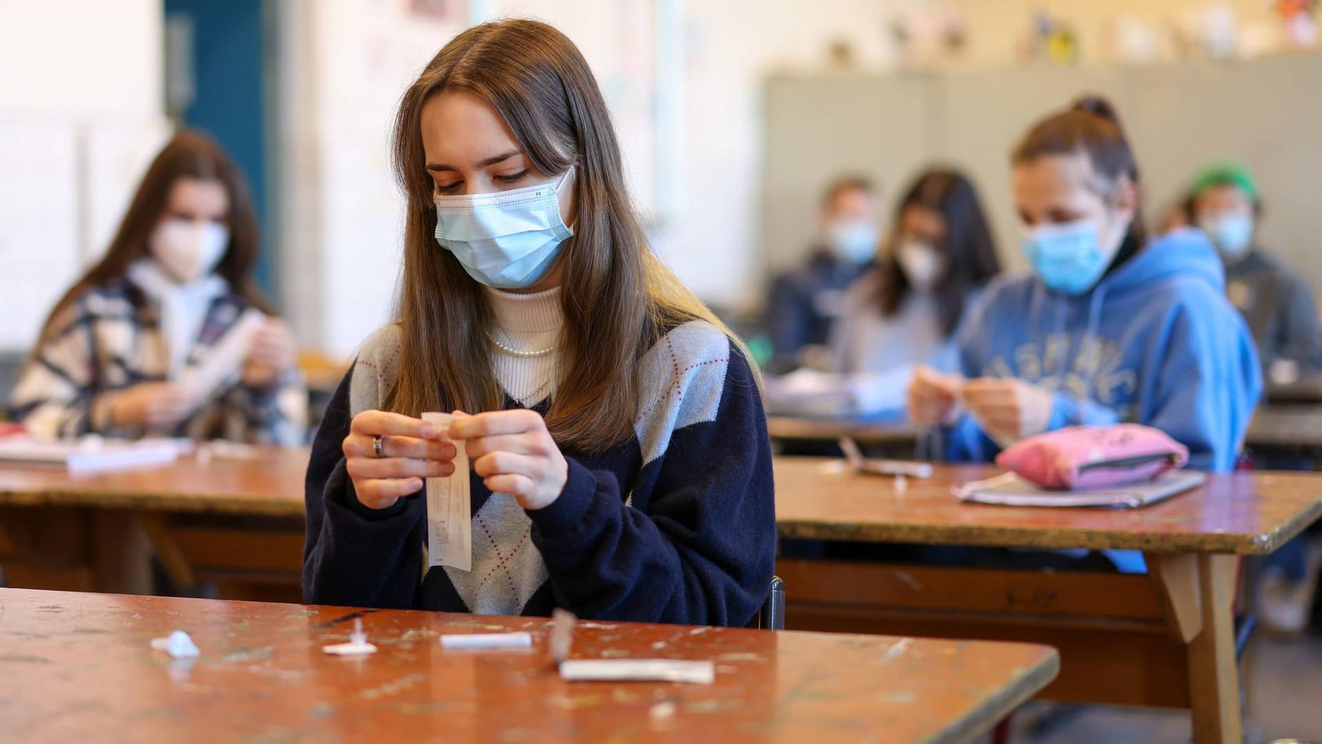 Selbsttest im Klassenzimmer: Forscher warnen vor geschlossenen Räumen (Symbolbild).