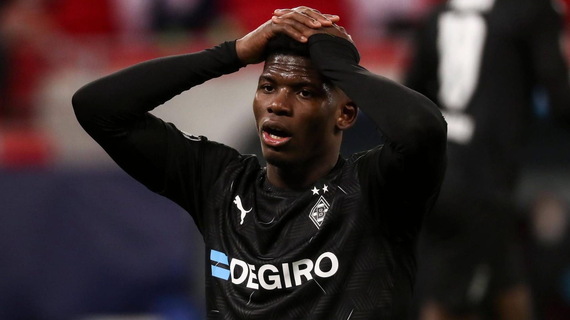 Gladbachs Embolo: Der Angreifer hatte gegen die Corona-Maßnahmen verstoßen. Gladbachs Embolo: Der Angreifer hatte gegen die Corona-Maßnahmen verstoßen.