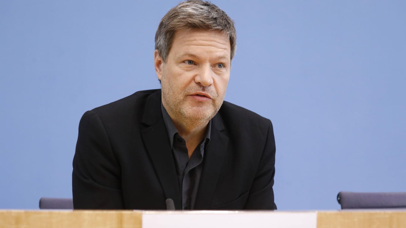 Robert Habeck, Vorsitzender der Grünen: Er bezeichnet die Notbremse des Bundes als "nicht gut genug".