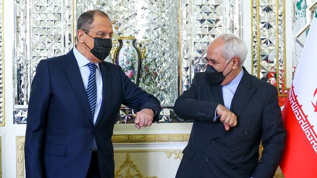Russlands Außenminister Sergej Lawrow zu Gast bei Irans Außenminister Mohammed Dschawad Sarif. Russlands Außenminister Sergej Lawrow zu Gast bei Irans Außenminister Mohammed Dschawad Sarif.
