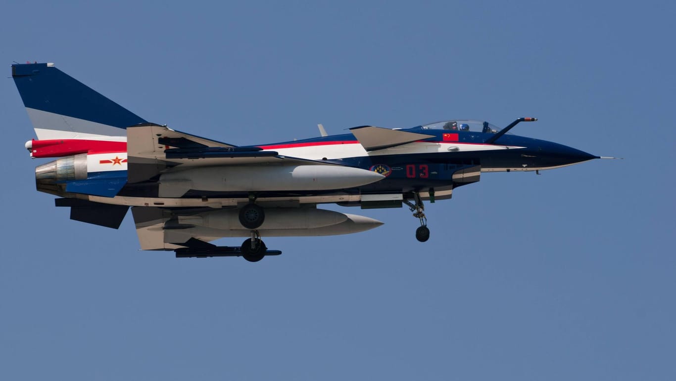 J-10 Kampfjet: Ein Flugzeug wie dieses ist von China unter anderem nach Taiwan geschickt worden und drang in eine Luftraumüberwachungszone ein. (Symbolbild)