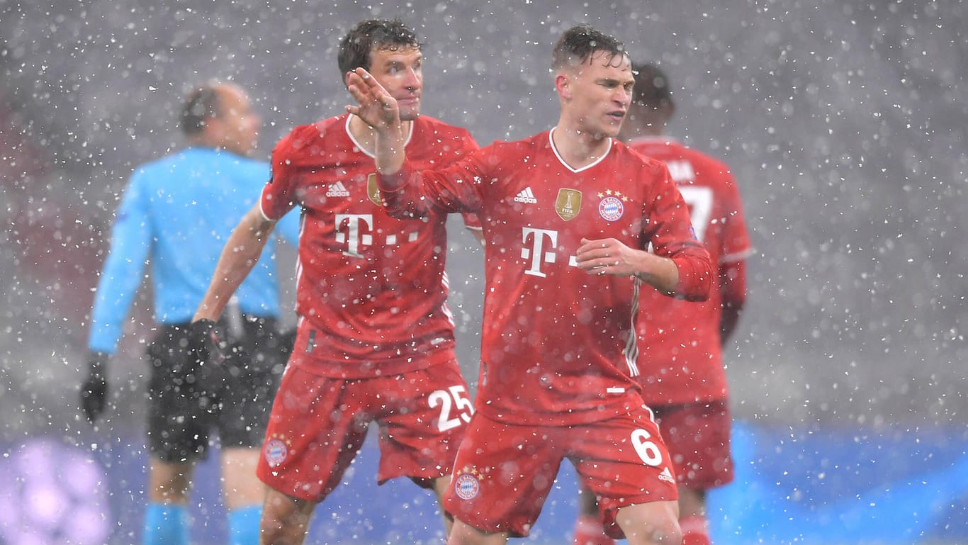 Bayern Joshua Kimmich: Der Nationalspieler beschwerte sich gegen Paris über die zu späte Auswechslung seines verletzten Mitspielers Leon Goretzka.