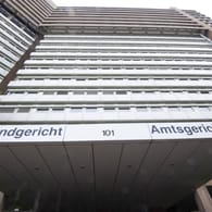 Das Gerichtsgebäude in der Luxemburger Straße (Archivbild): In dem Verfahren ist ein 37-jähriger Vater wegen des sexuellen Missbrauchs seiner Tochter angeklagt.
