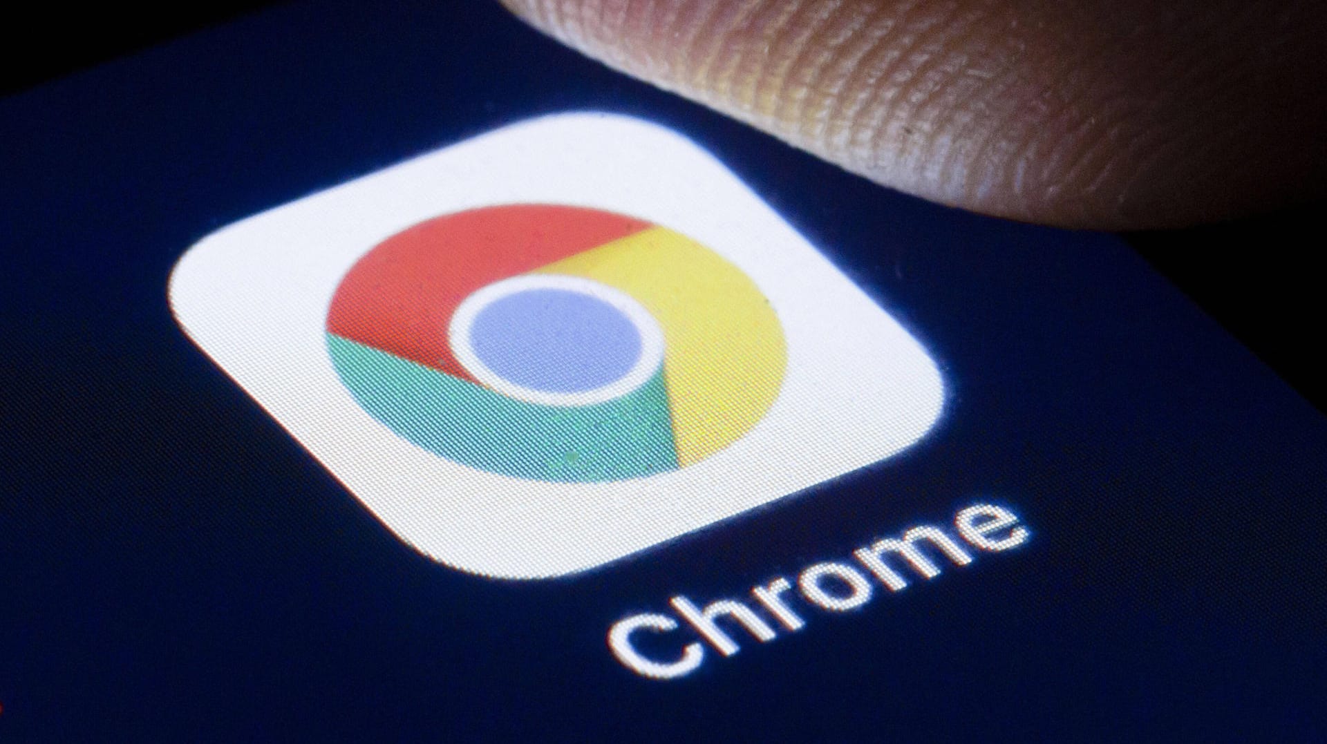 Das Logo von Chrome auf einem Smartphone: Nutzer melden Audioprobleme mit dem Browser.