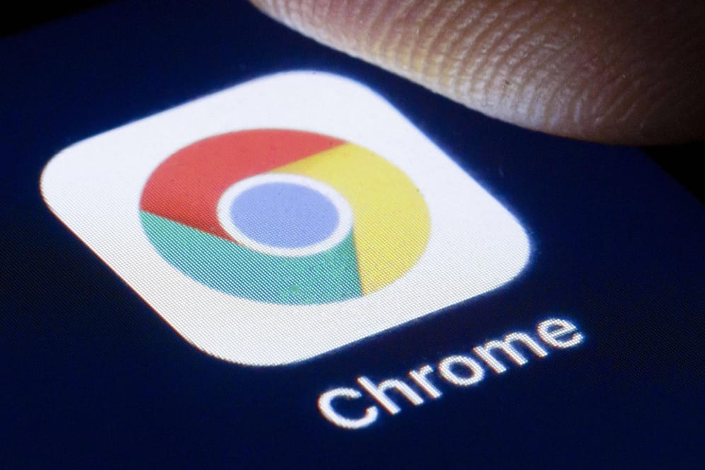 Das Logo von Chrome auf einem Smartphone: Nutzer melden Audioprobleme mit dem Browser.