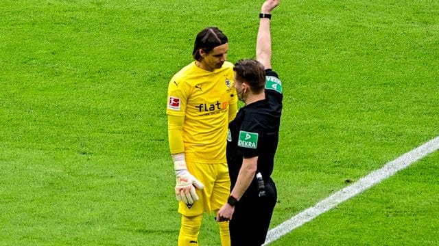 Musste in Berlin mit Rot vom Feld: Gladbach-Keeper Yann Sommer. Musste in Berlin mit Rot vom Feld: Gladbach-Keeper Yann Sommer.