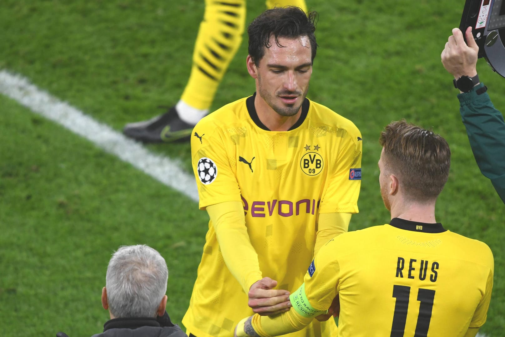 Mats Hummels (l.) und Marco Reus: Die beiden Führungsspieler des BVB drohen im wichtigen Spiel gegen Manchester City auszufallen.