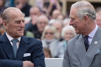 Prinz Philip und Prinz Charles: Der Vater hat seinen Titel an seinen ältesten Sohn weitergegeben.