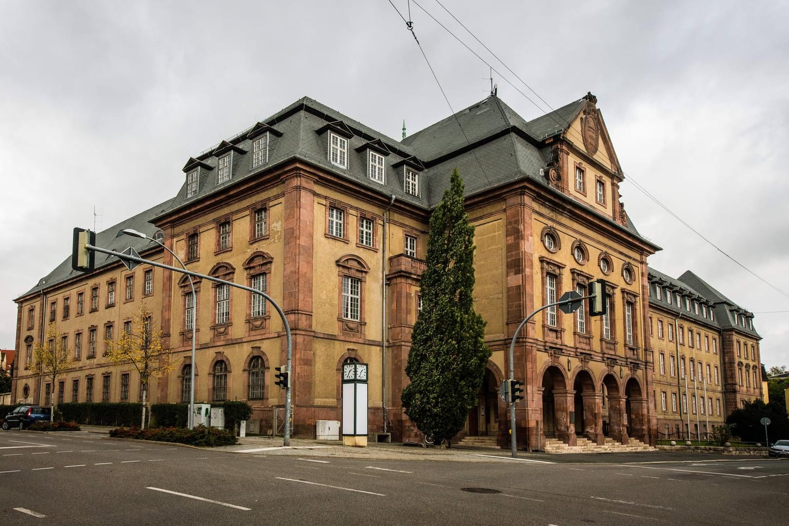 Ein Gebäude des Amtsgerichts Weimar: Gegen einen Richter sind mehrere Strafanzeigen eingegangen.