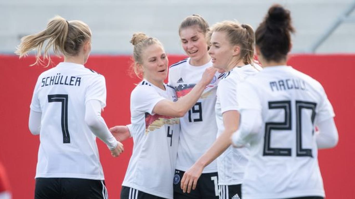 Deutschlands Spielerinnen haben das Länderspiel gegen Norwegen mit 3:1 gewonnen.