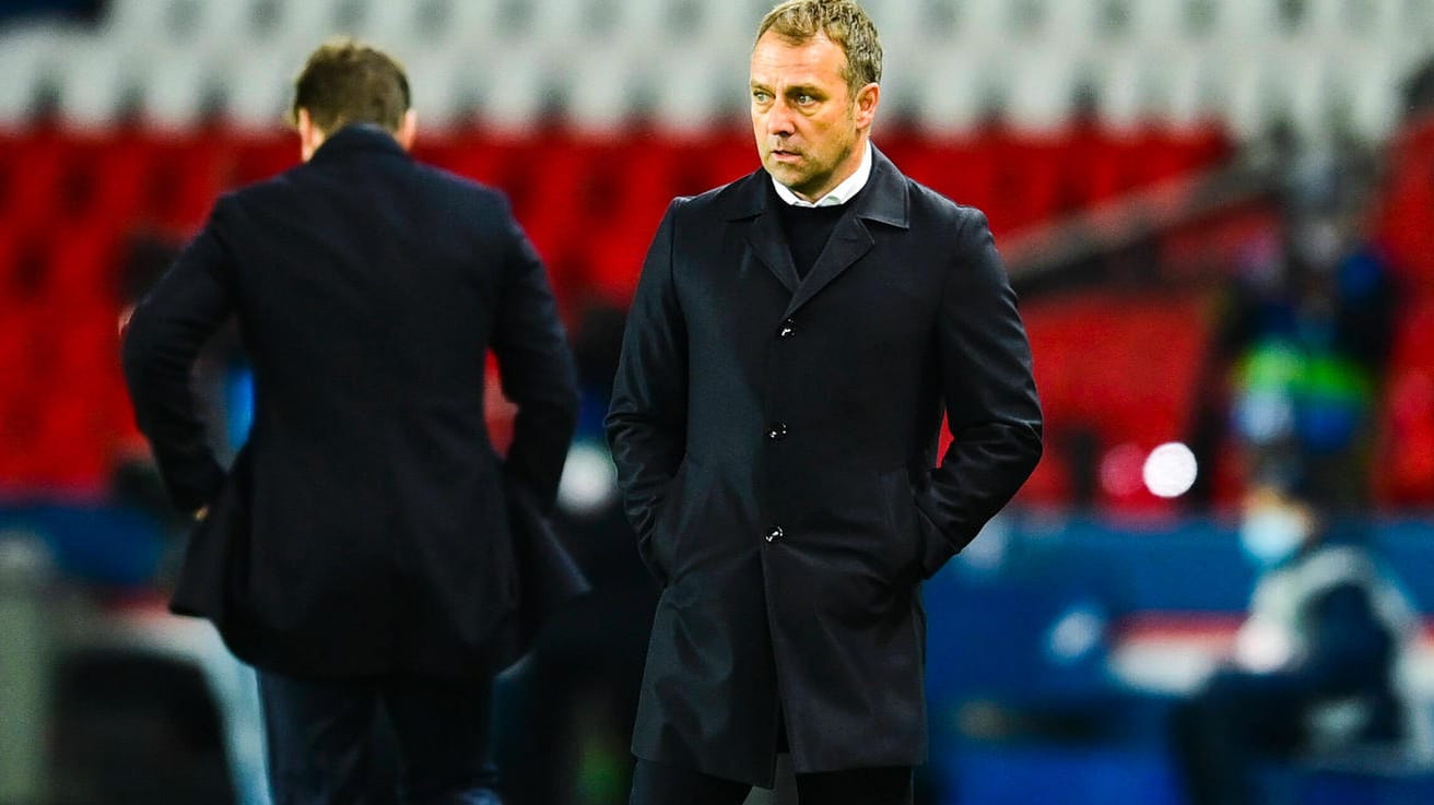 Bayern-Trainer Flick während der Partie in Paris: emotionale Wochen.