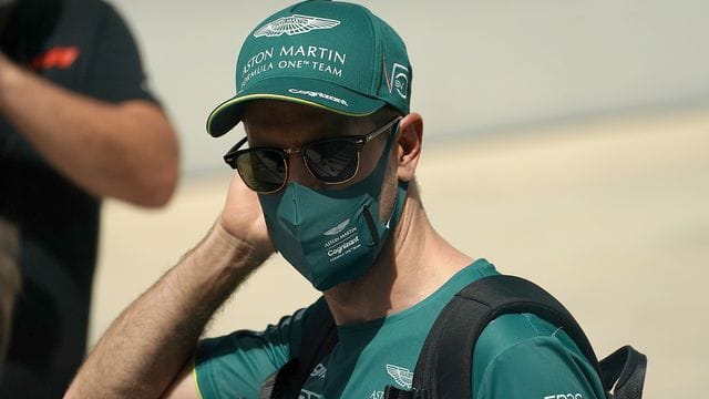 Schöpft nach dem frustrierenden Auftakt in Bahrain neuen Mut: Sebastian Vettel. Schöpft nach dem frustrierenden Auftakt in Bahrain neuen Mut: Sebastian Vettel.