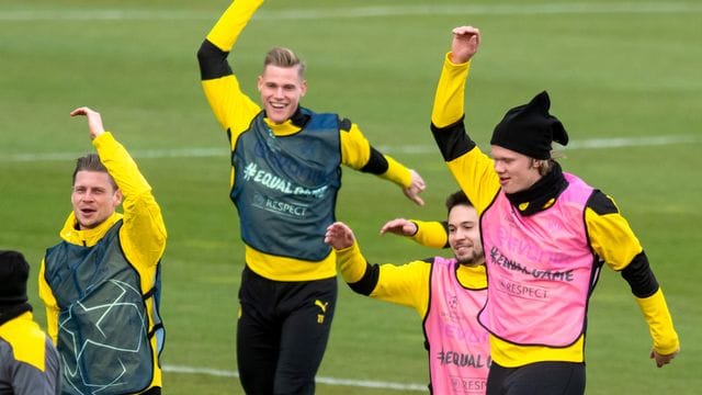 Die BVB-Profis um Lukasz Piszczek, Steffen Tigges, Raphael Guerreiro und Erling Haaland (l-r) wollen Manchester City die Sensation schaffen.