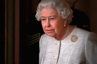 Queen Elizabeth II.: Nach dem Tod ihres Ehemannes hat sie zum ersten Mal wieder eine royale Pflicht erfüllt.