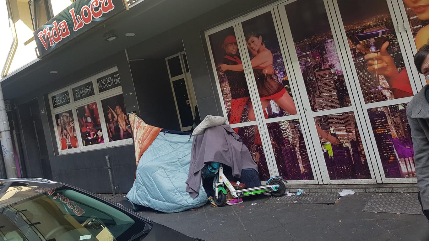 Obdachlosen-Lager und -Zelte: Sie sind im Brennpunktviertel ebenso keine Seltenheit wie öffentlicher Drogenkonsum.