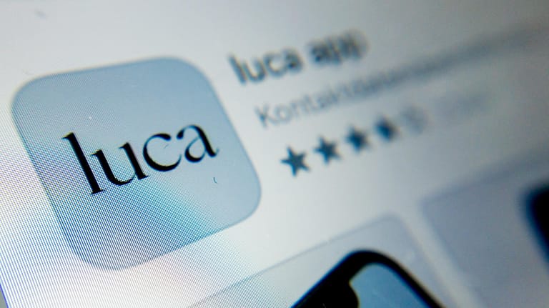 Das Symbol der Luca-App ist auf einem Smartphone zu sehen: Die App dient der Datenbereitstellung für eine mögliche Kontaktpersonennachverfolgung.