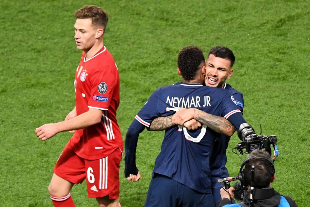 Neymar (m.) und Paredes feiern, Joshua Kimmich trauert: Paris bejubelt den Erfolg gegen die Bayern.