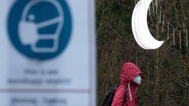 Forscher warnen vor Ausgangssperren. Forscher warnen vor Ausgangssperren.
